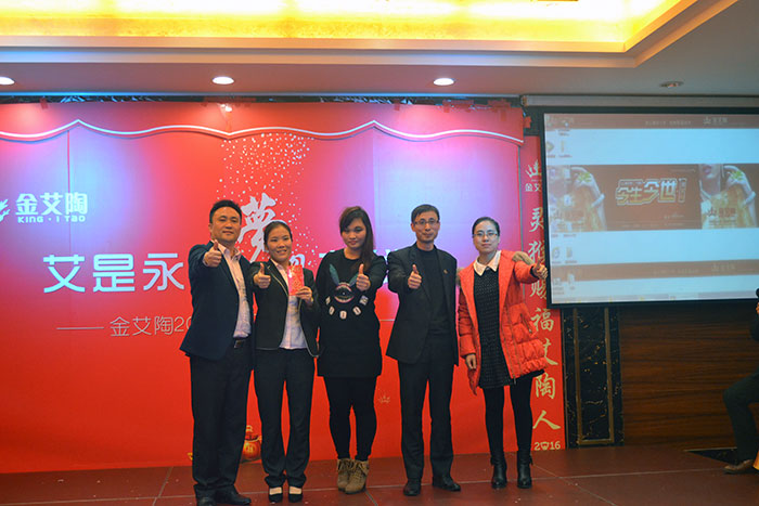 网销部演出的走秀获得二等奖