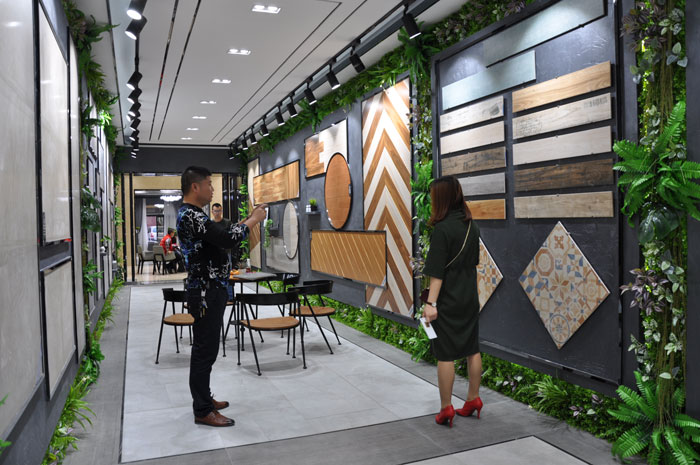 “一带一起  设计营销”，，，，，，，与O2O零售新模式携手，，，，，，，2017年，，，，，，，永利中国将勇往直前，，，，，，，开拓新战。。。。。